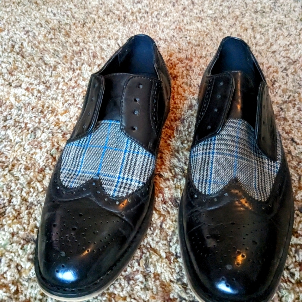 Black wingtip dress shoes size 10